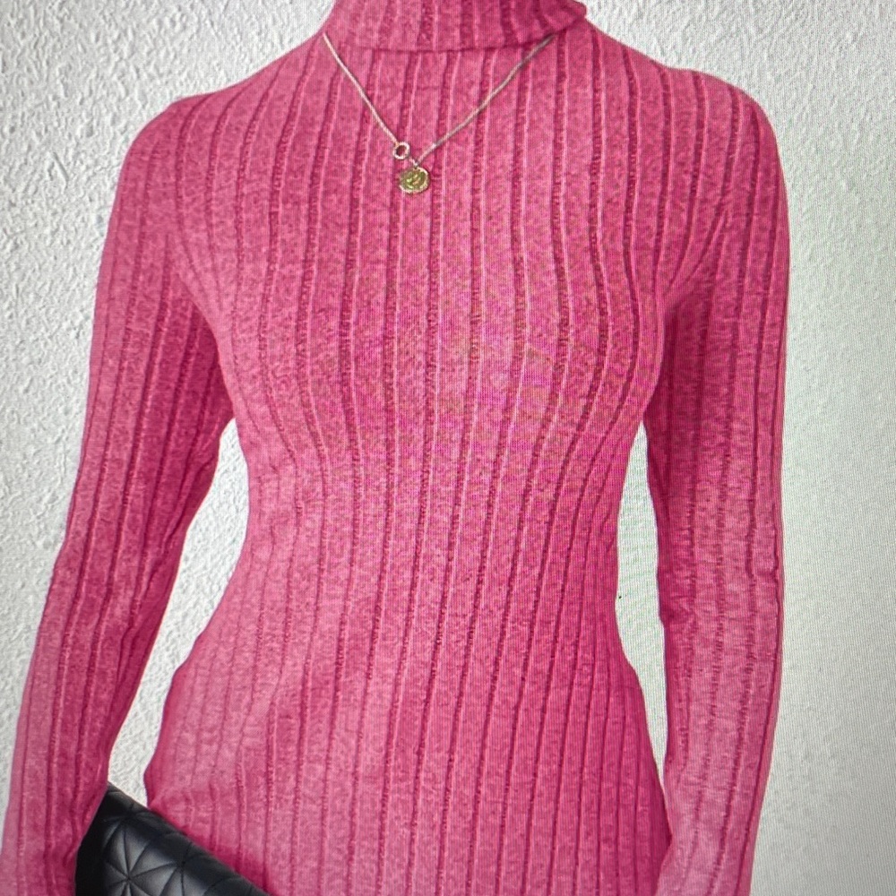 Elegant Pink Ribbed Turtleneck Sweater - Picture 2 of 5